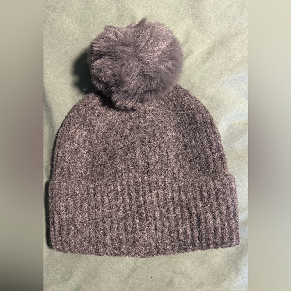 Cozy Gray Knit Pom-Pom Beanie